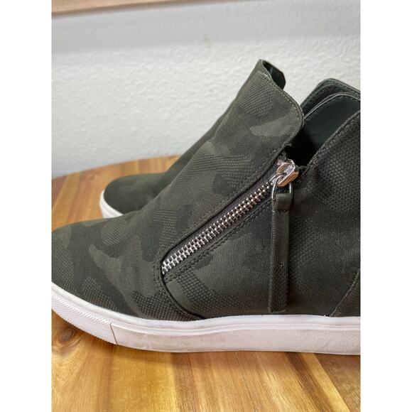 Steve Madden Shoes Womens 8.5M Caliber Black Upper White Sole Flat Camo Two Tone - Picture 4 of 11